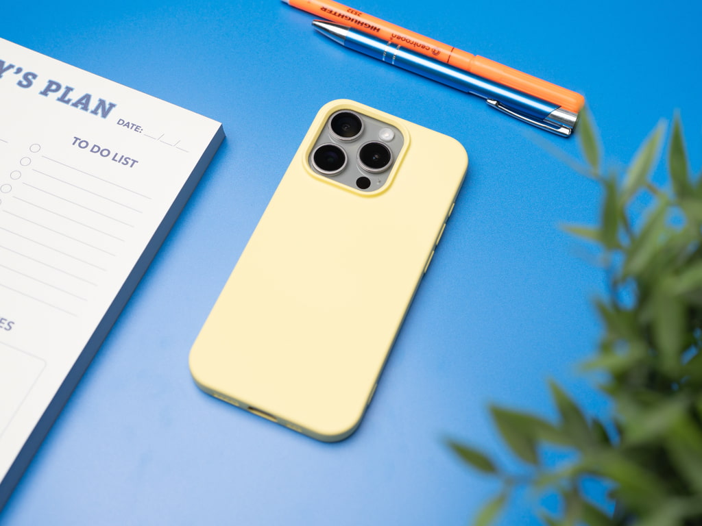 Silikonový kryt na iPhone 15 Pro - Žlutý 3